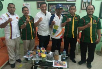 Mantan Pembalap Sepeda Nasional Bawa Api Obor Asian Games